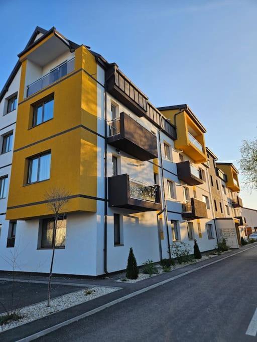 Cozy Sorada 1 Apartment Bragadiru Ngoại thất bức ảnh