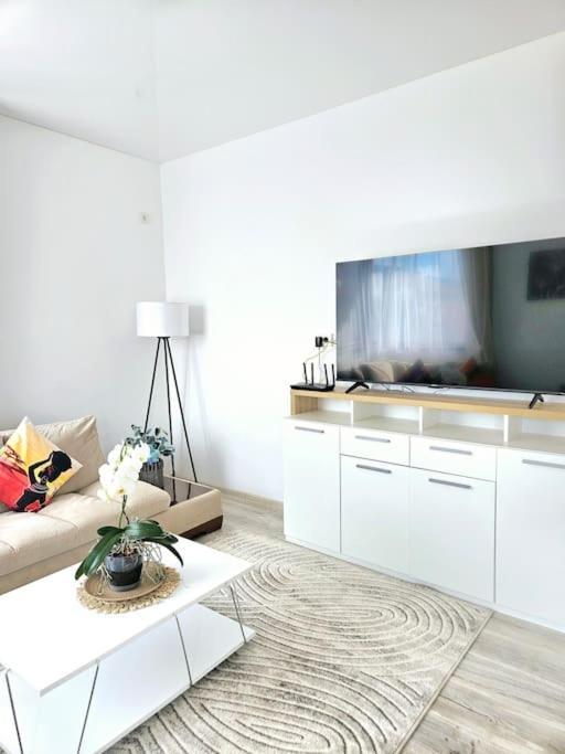 Cozy Sorada 1 Apartment Bragadiru Ngoại thất bức ảnh
