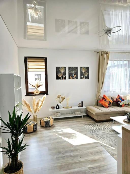 Cozy Sorada 1 Apartment Bragadiru Ngoại thất bức ảnh