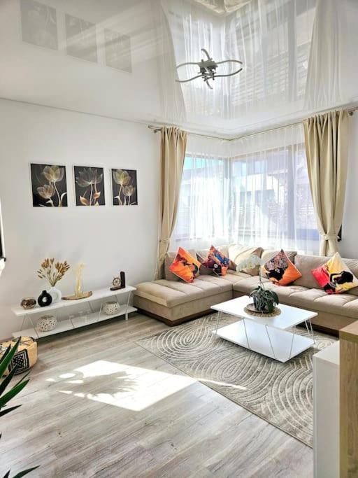 Cozy Sorada 1 Apartment Bragadiru Ngoại thất bức ảnh